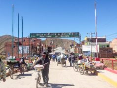 Crossing into Bolivia – Cruzando a Bolivia
