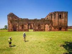Digital Paraguay Guidebook – Paraguay Digital Tourist Guide A group of people in a field