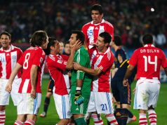 Paraguay’s going to the World Cup! Jonathan Santana, Víctor Cáceres are posing for a picture